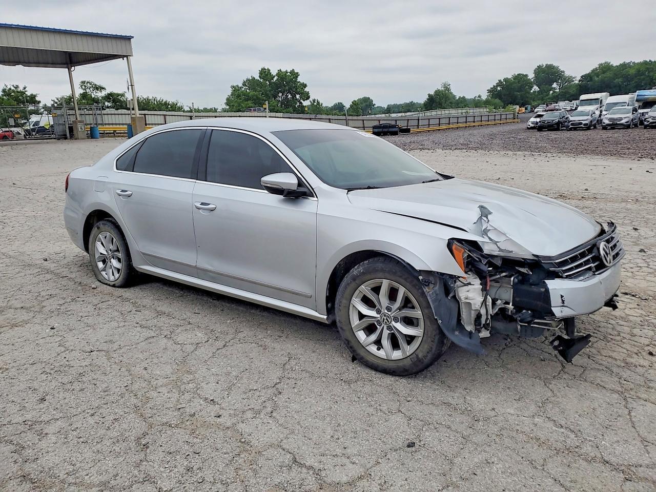 2017 Volkswagen Passat S - Фото 4