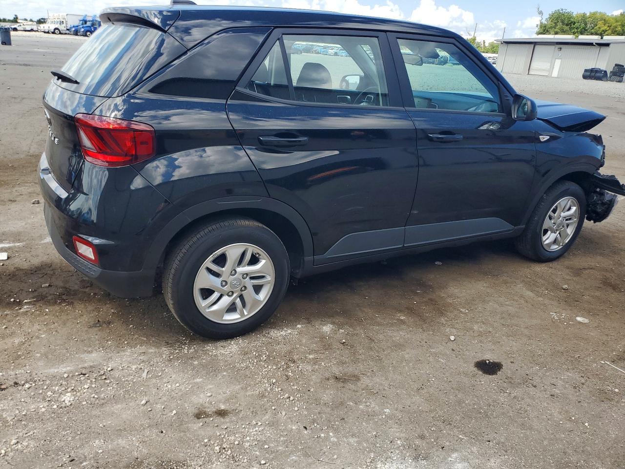 2024 Hyundai Venue Se - Image 3