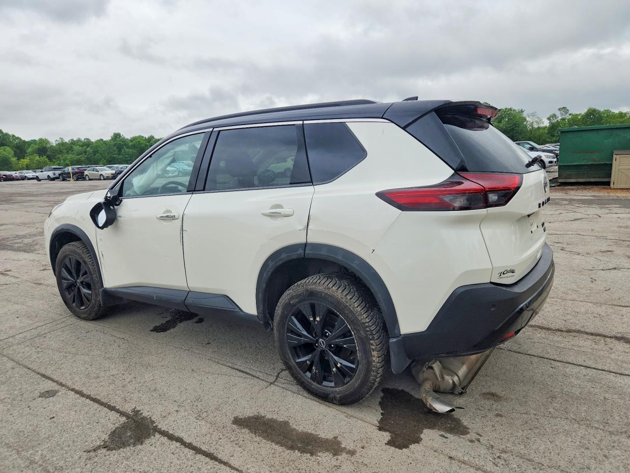 2023 Nissan Rogue Sv - Image 2