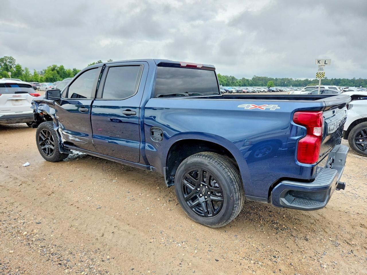 2023 Chevrolet Silverado K1500 Custom - Фото 2