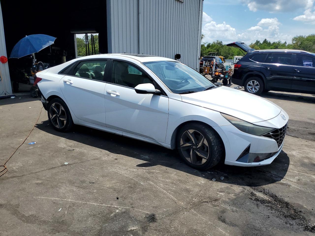 2021 Hyundai Elantra Limited - Фото 4