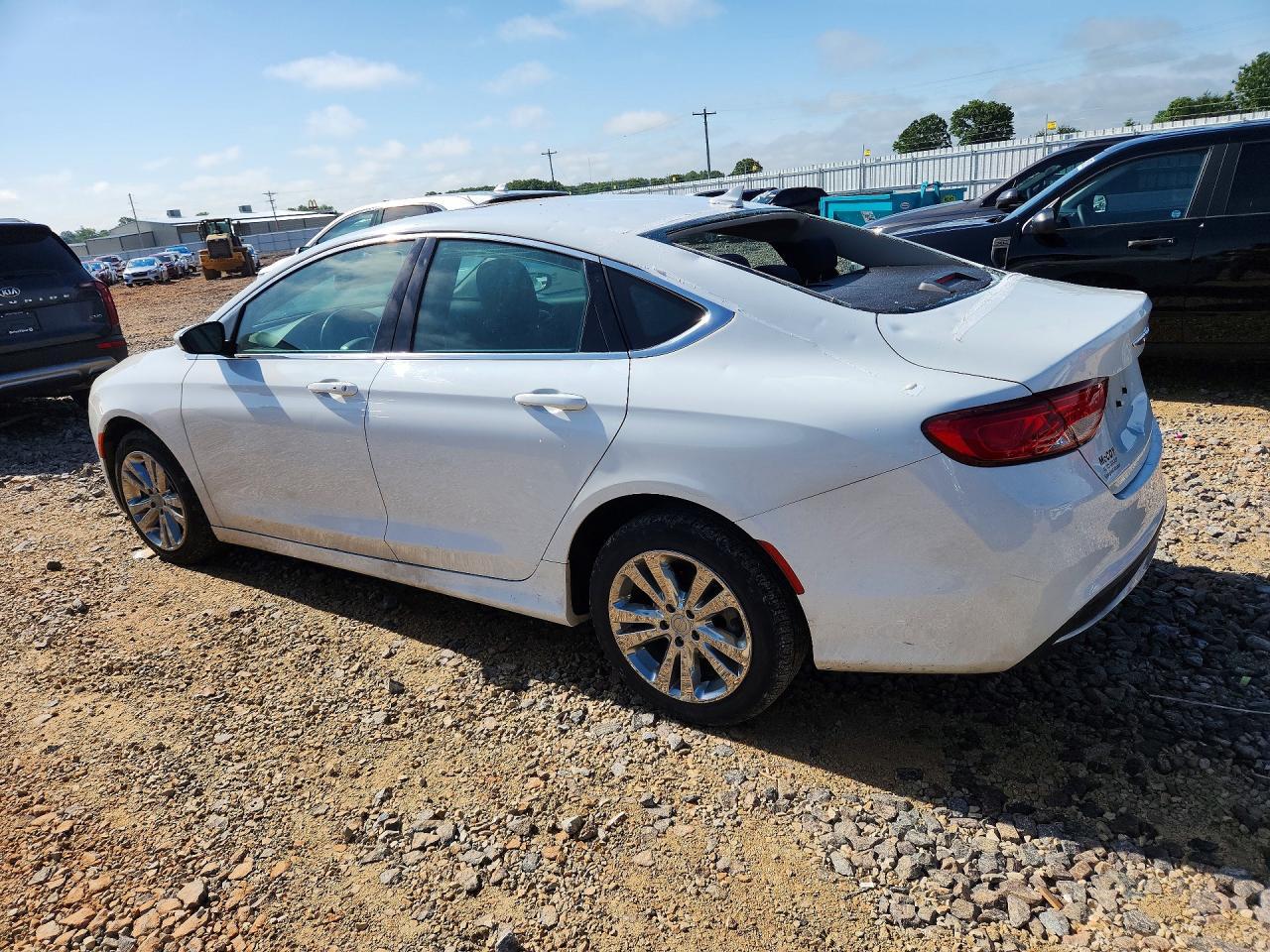 2016 Chrysler 200 Limited - Фото 2