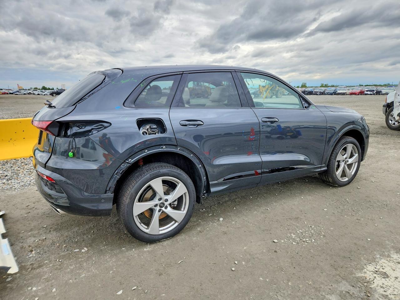 2025 Audi Q5 Premium Plus - Фото 3
