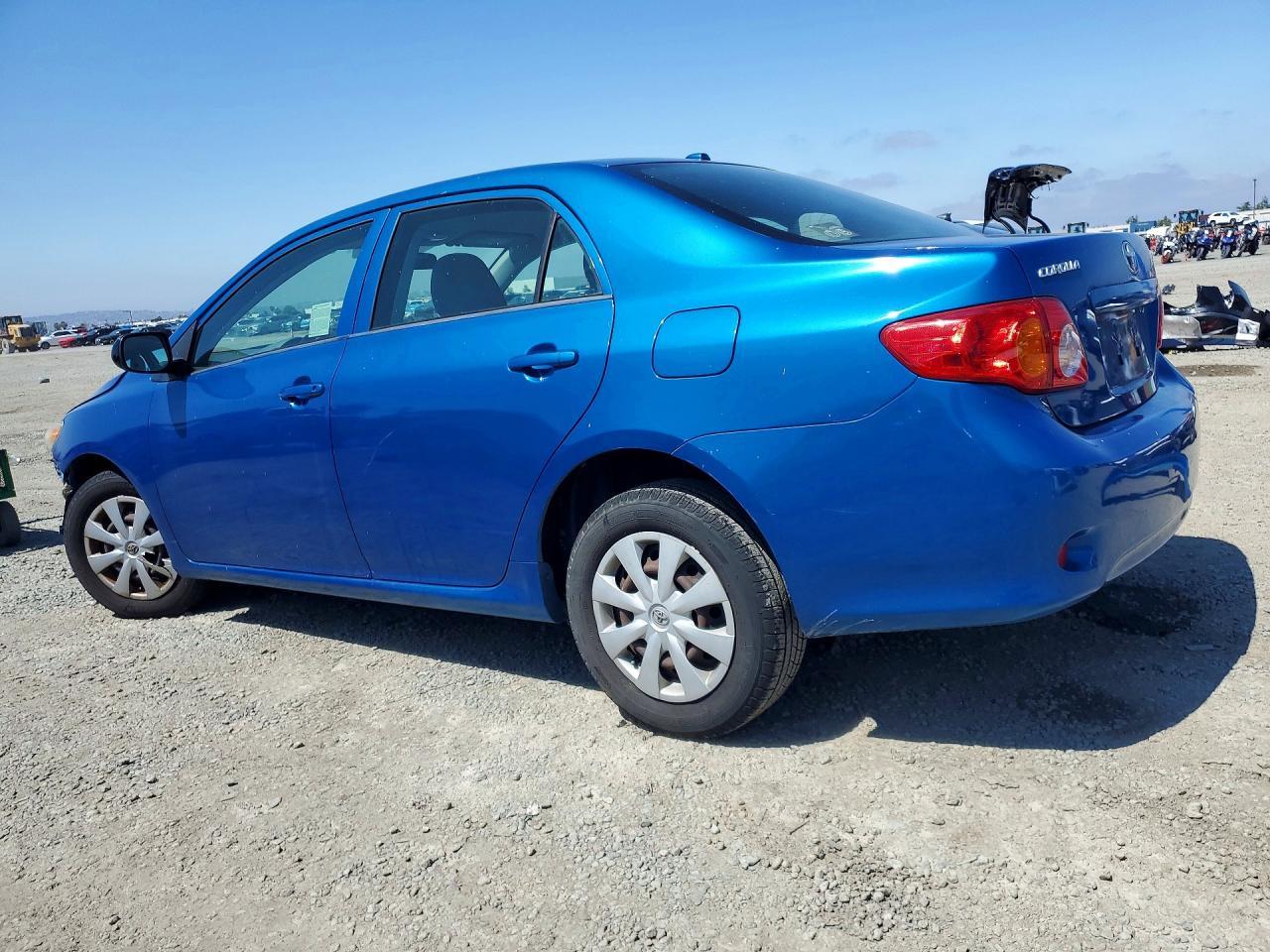 2010 Toyota Corolla Le - Фото 2