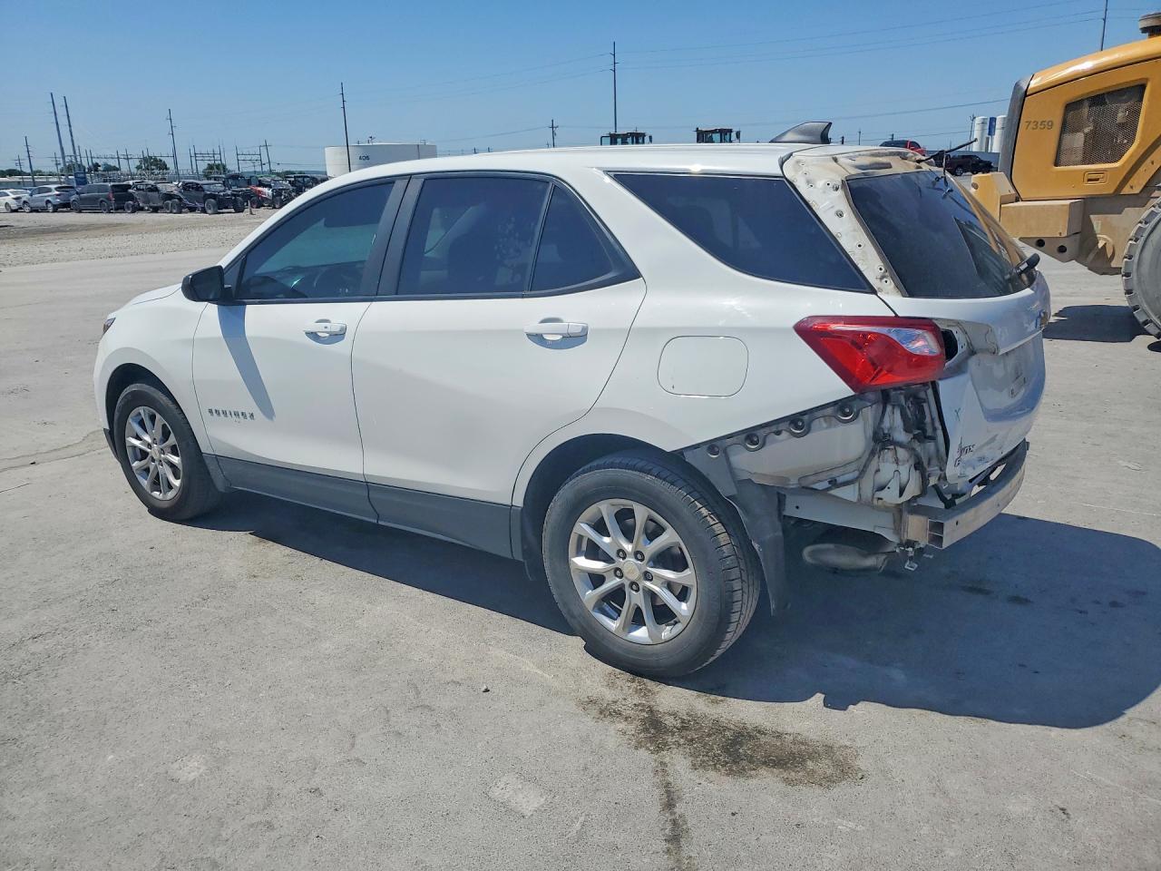 2021 Chevrolet Equinox Ls - Фото 2