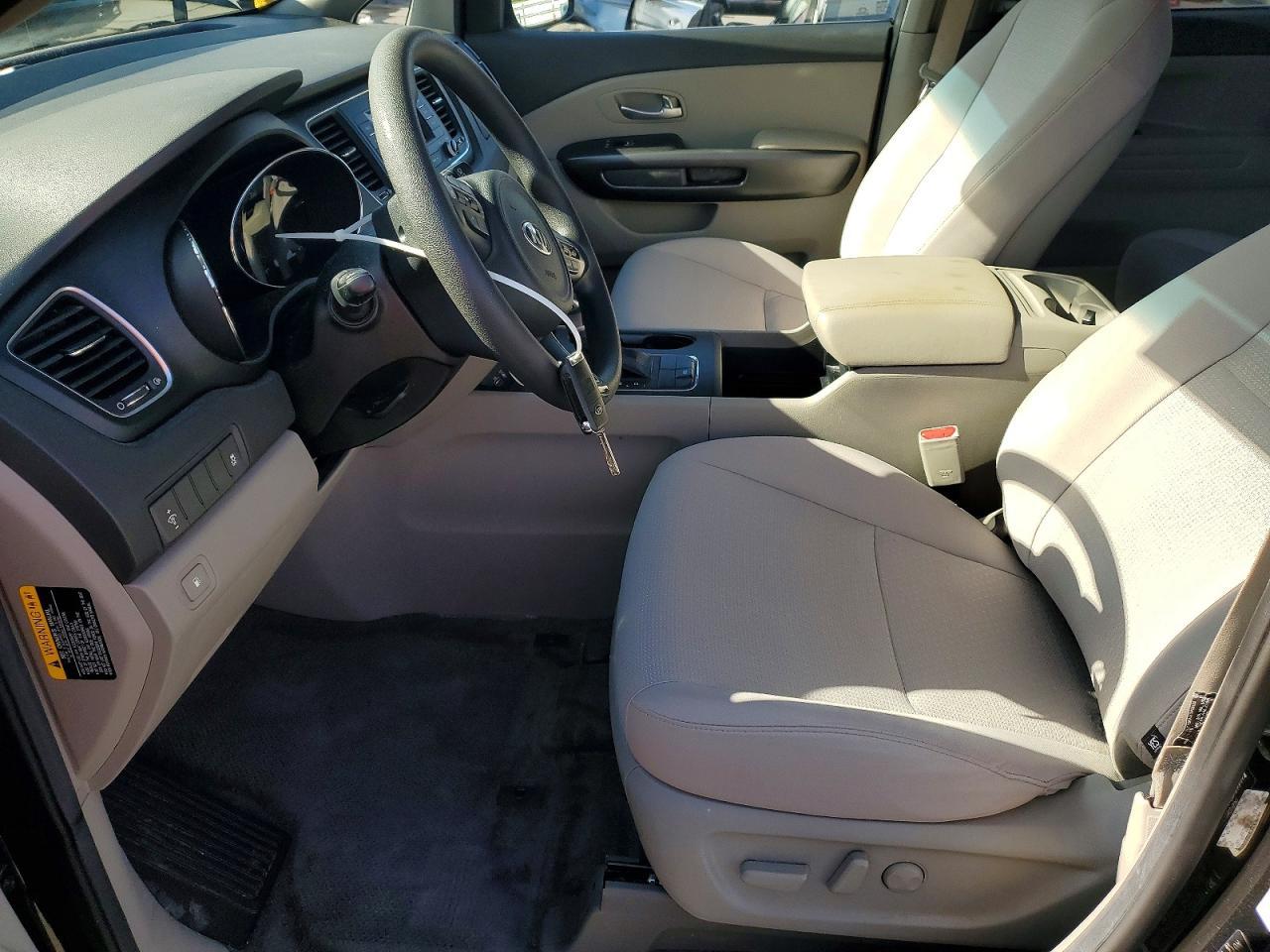 2017 Kia Sedona Lx - Image 7