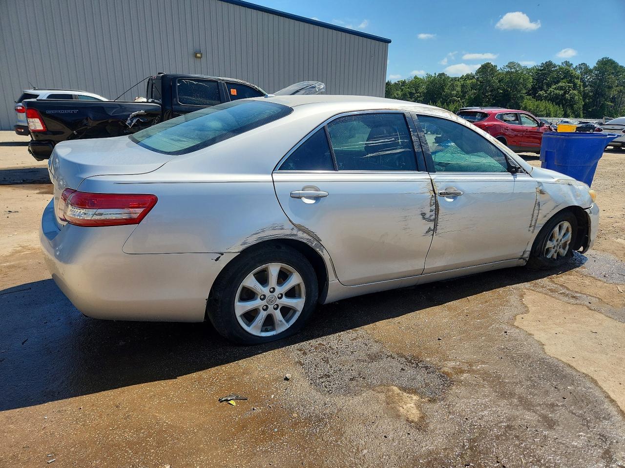 2011 Toyota Camry Le - Фото 3