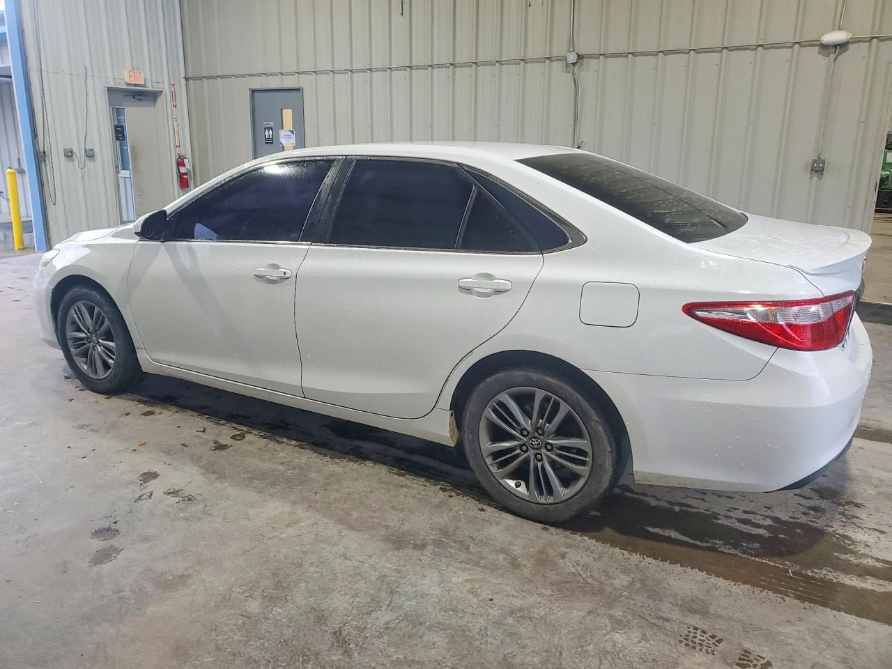 2016 Toyota Camry Se - Image 2