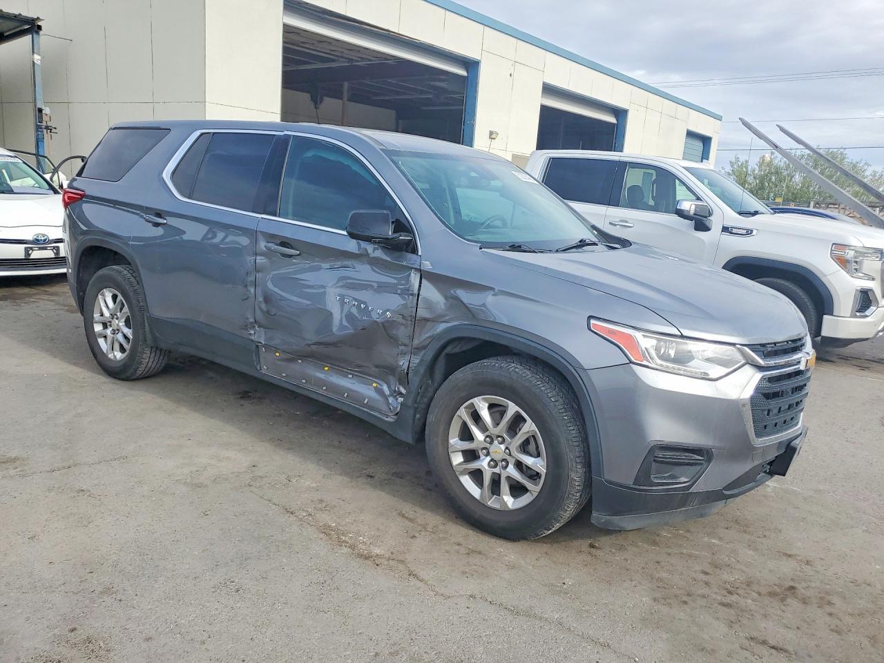 2020 Chevrolet Traverse Ls - Фото 4