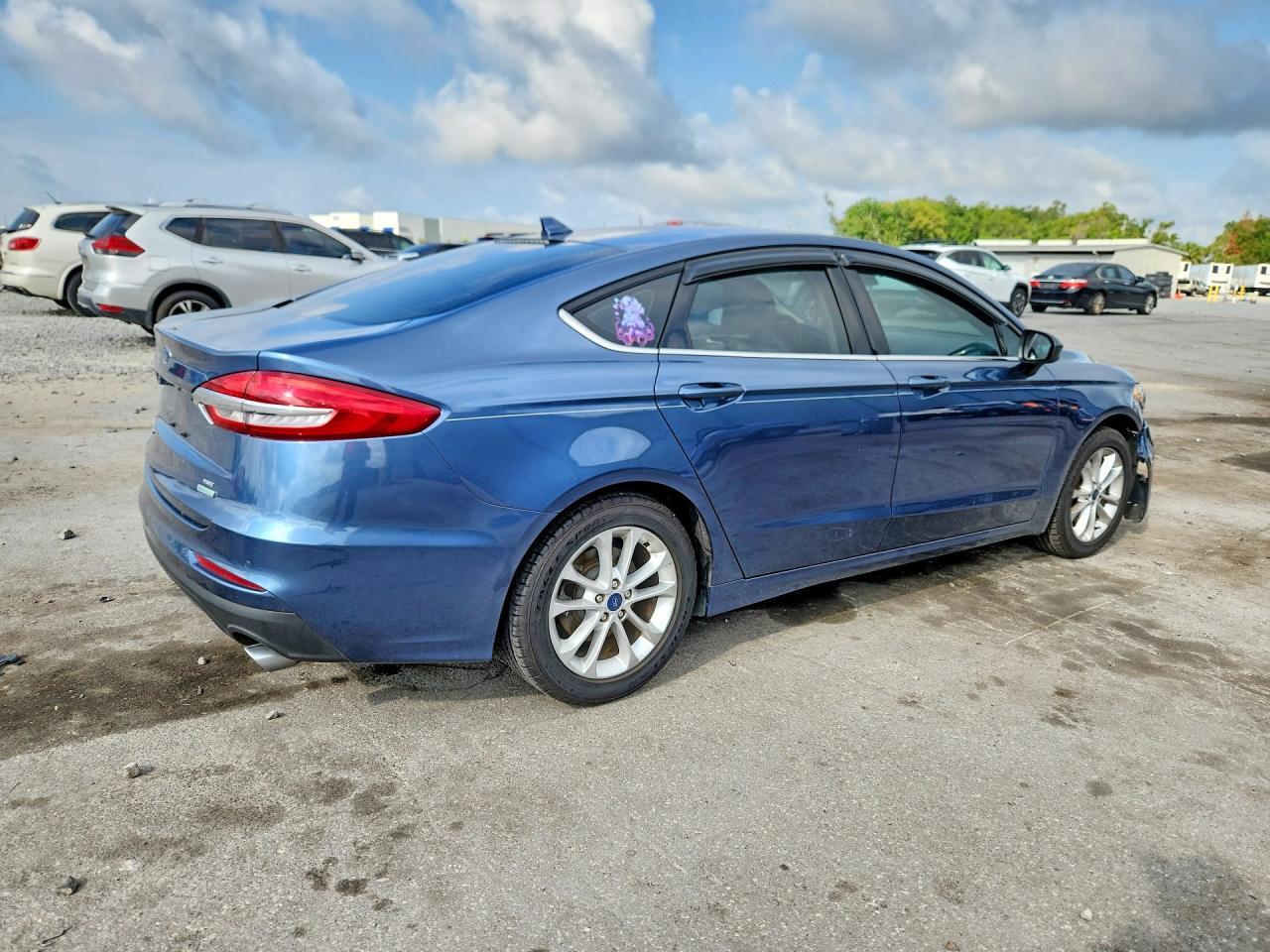2019 Ford Fusion Se - Image 3