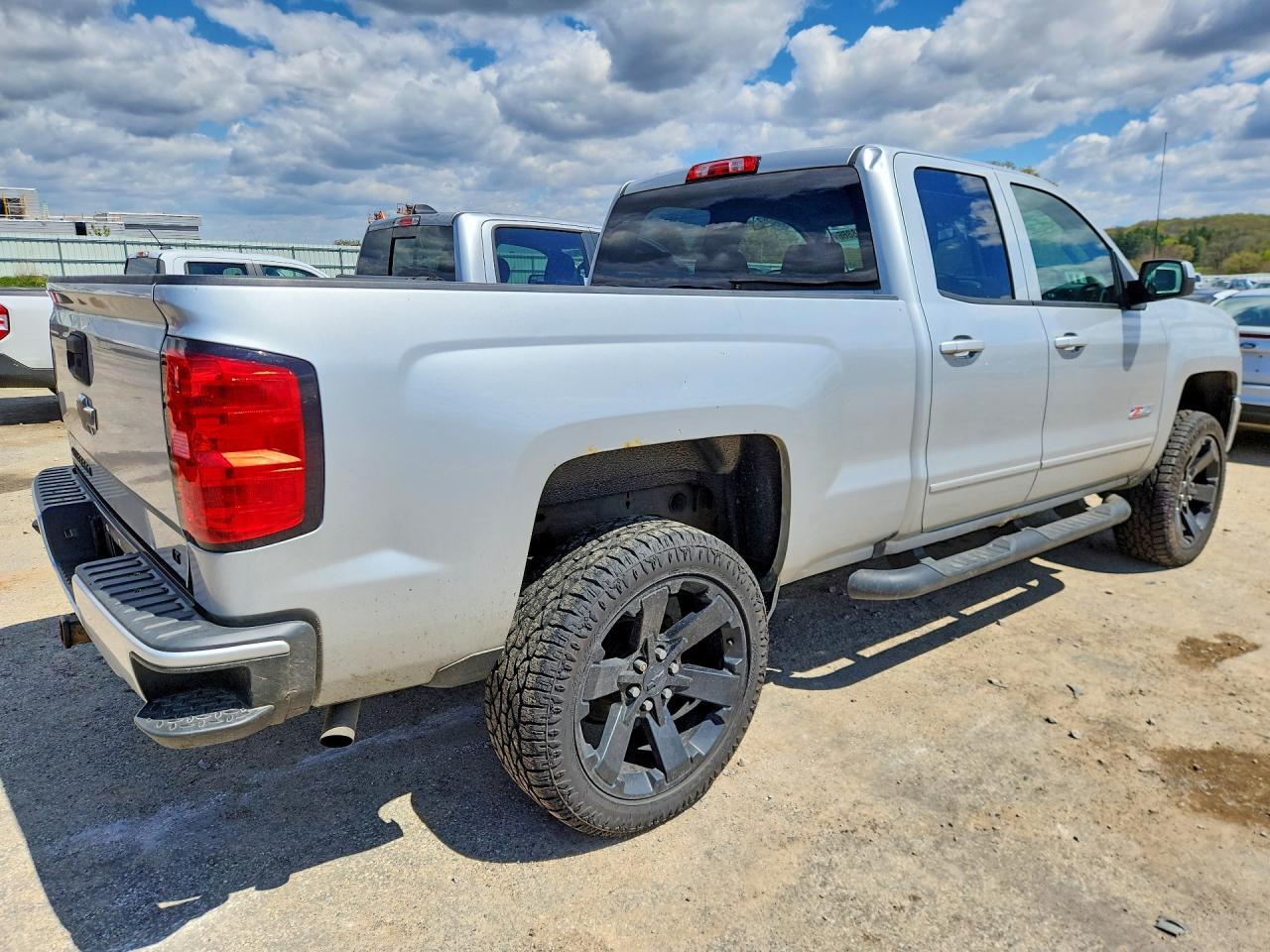 2017 Chevrolet Silverado K1500 Lt - Фото 3