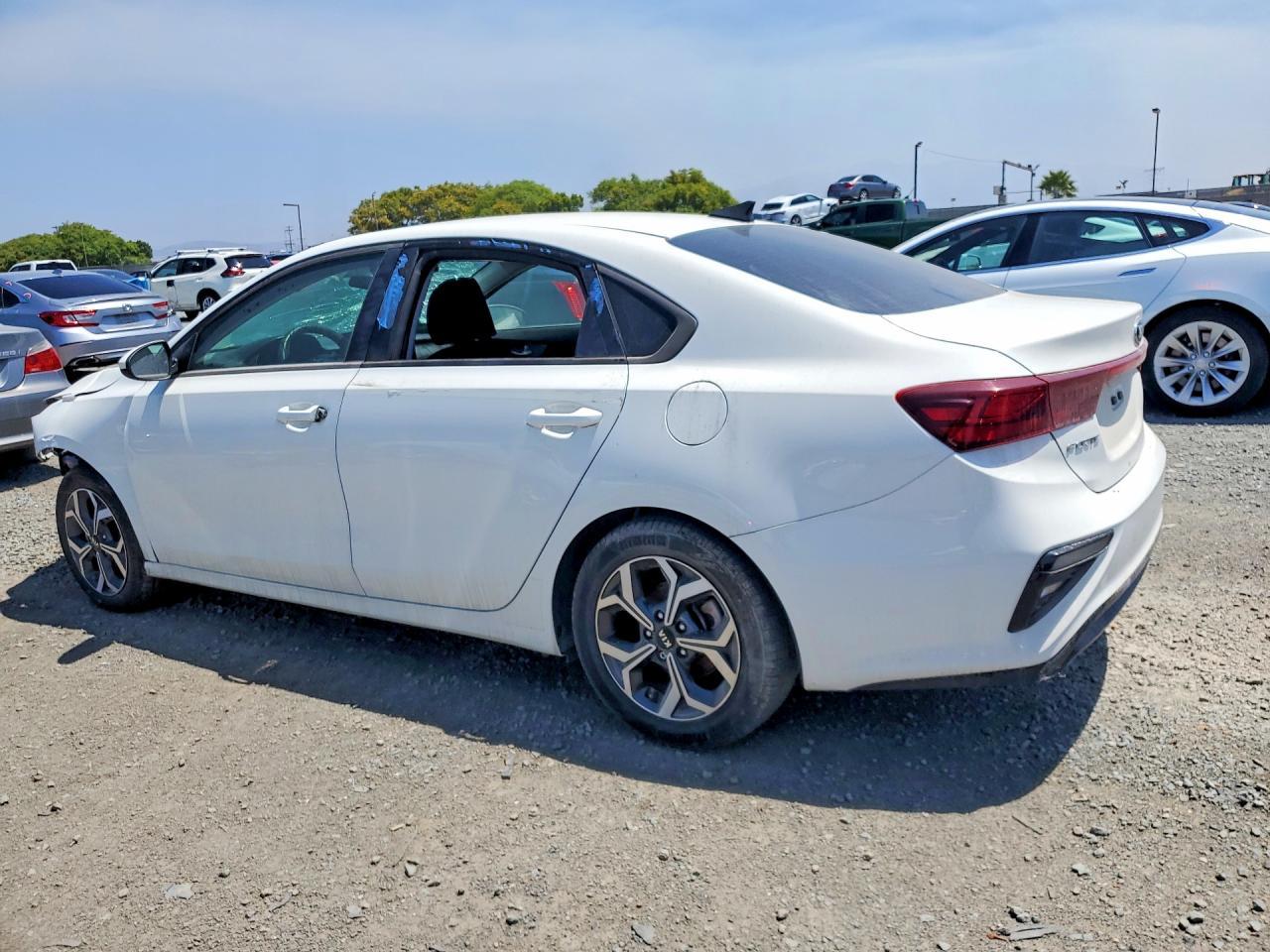2021 Kia Forte Lxs - Фото 2