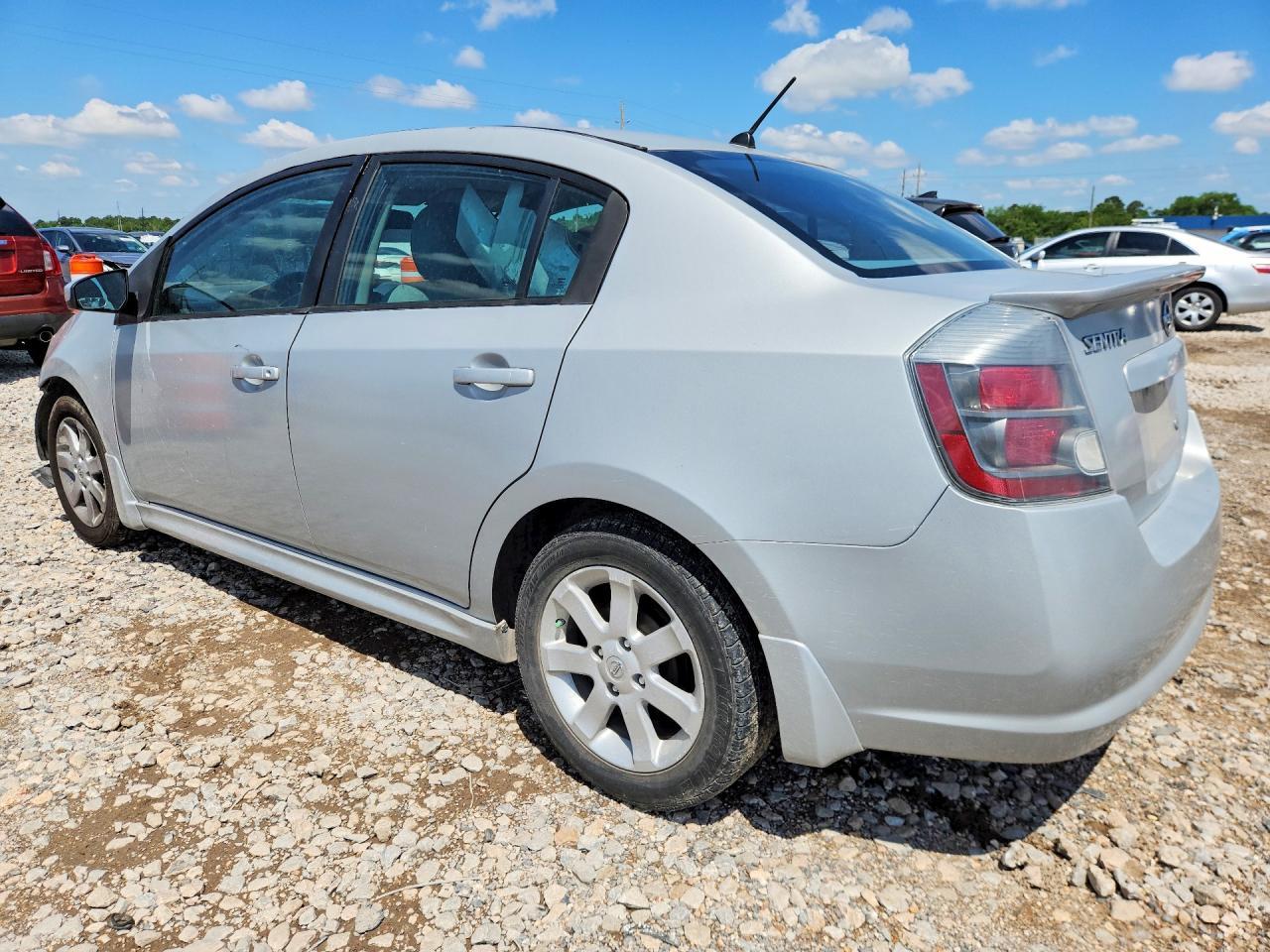 2011 Nissan Sentra 2.0 - Фото 2