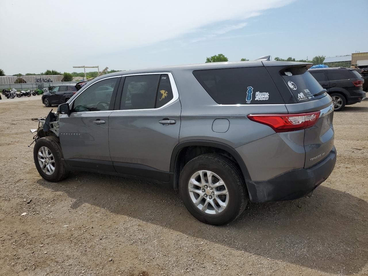 2019 Chevrolet Traverse Ls - Фото 2