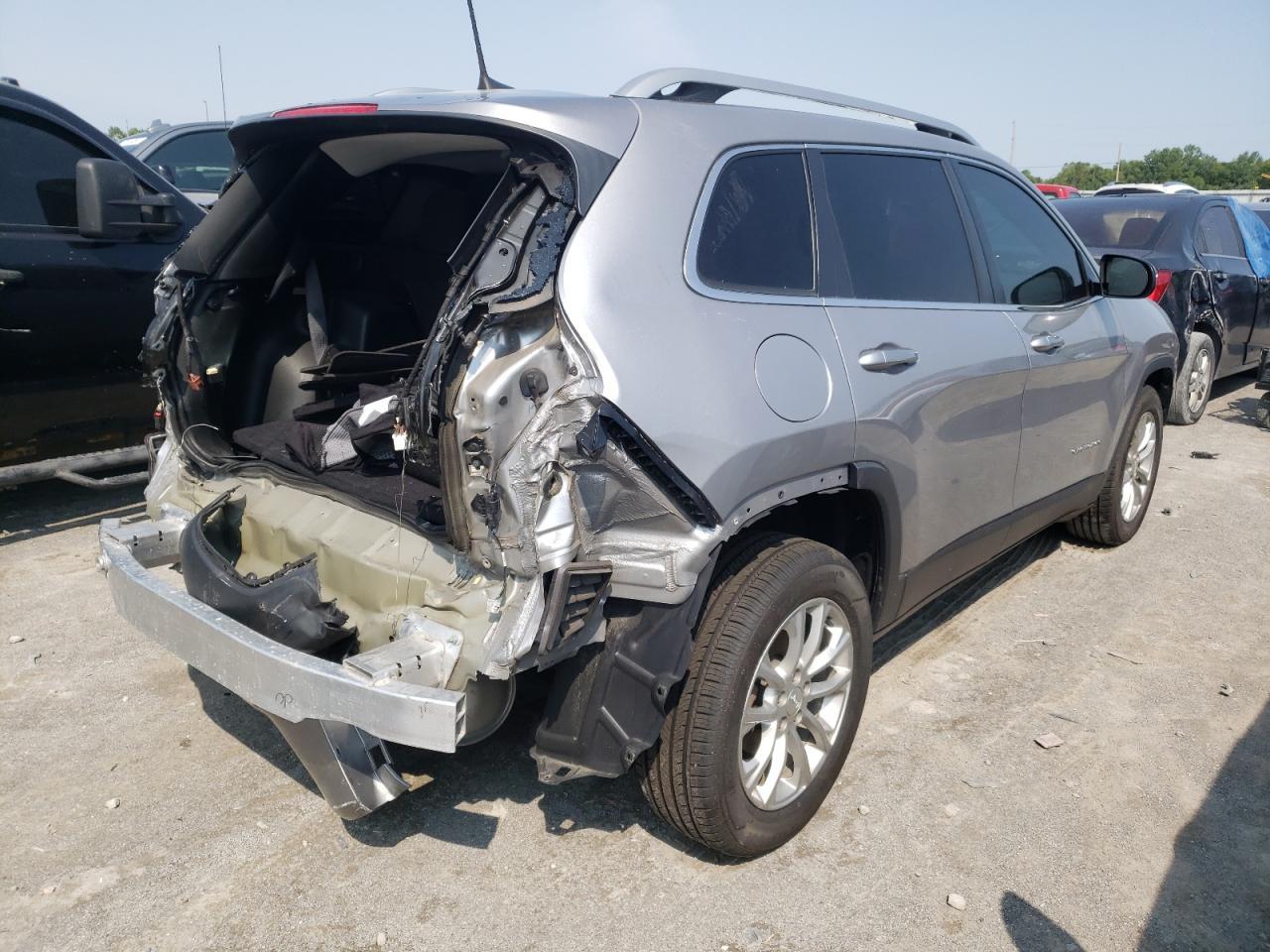 2019 Jeep Cherokee Latitude - Image 3