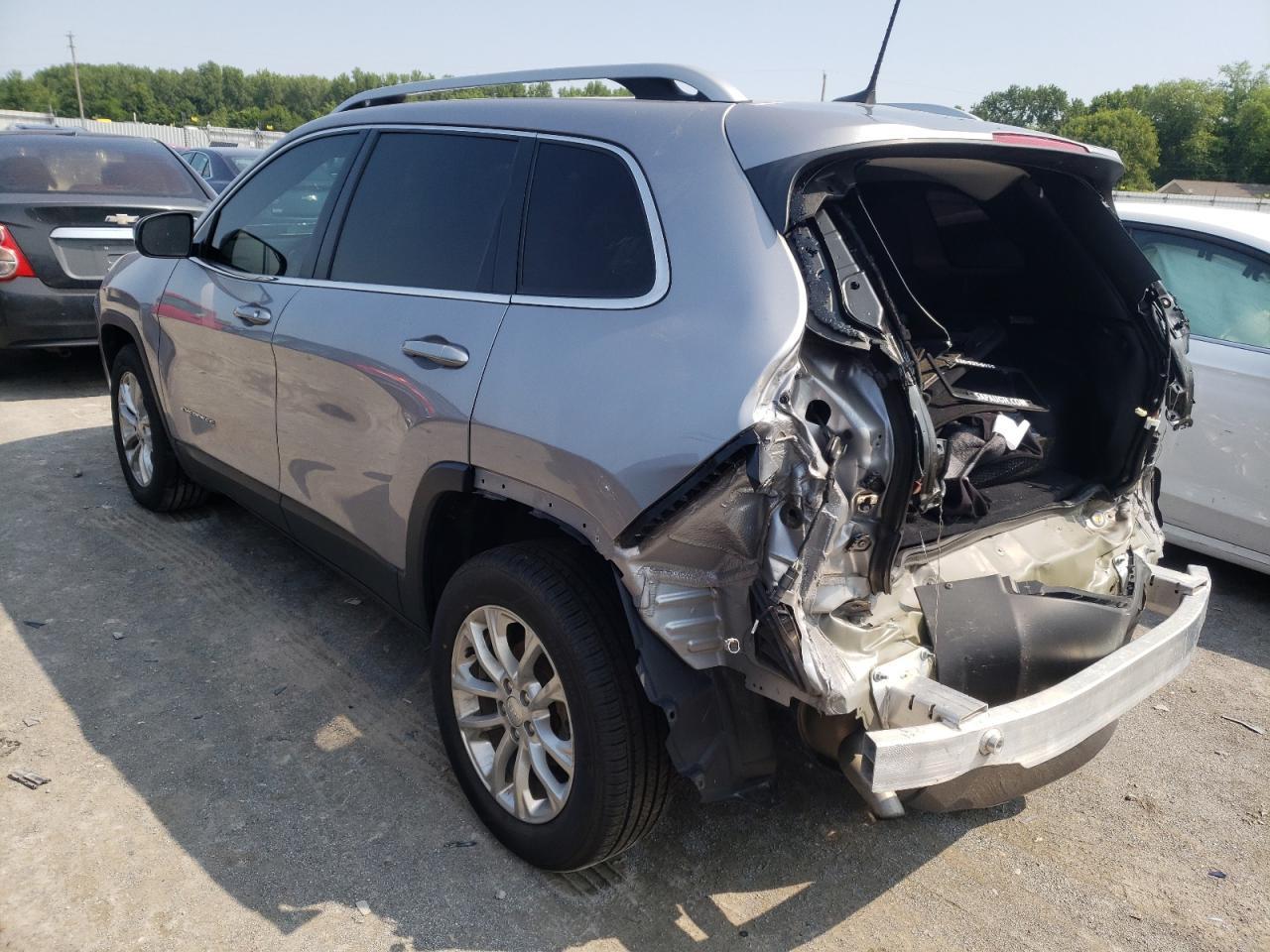 2019 Jeep Cherokee Latitude - Image 2