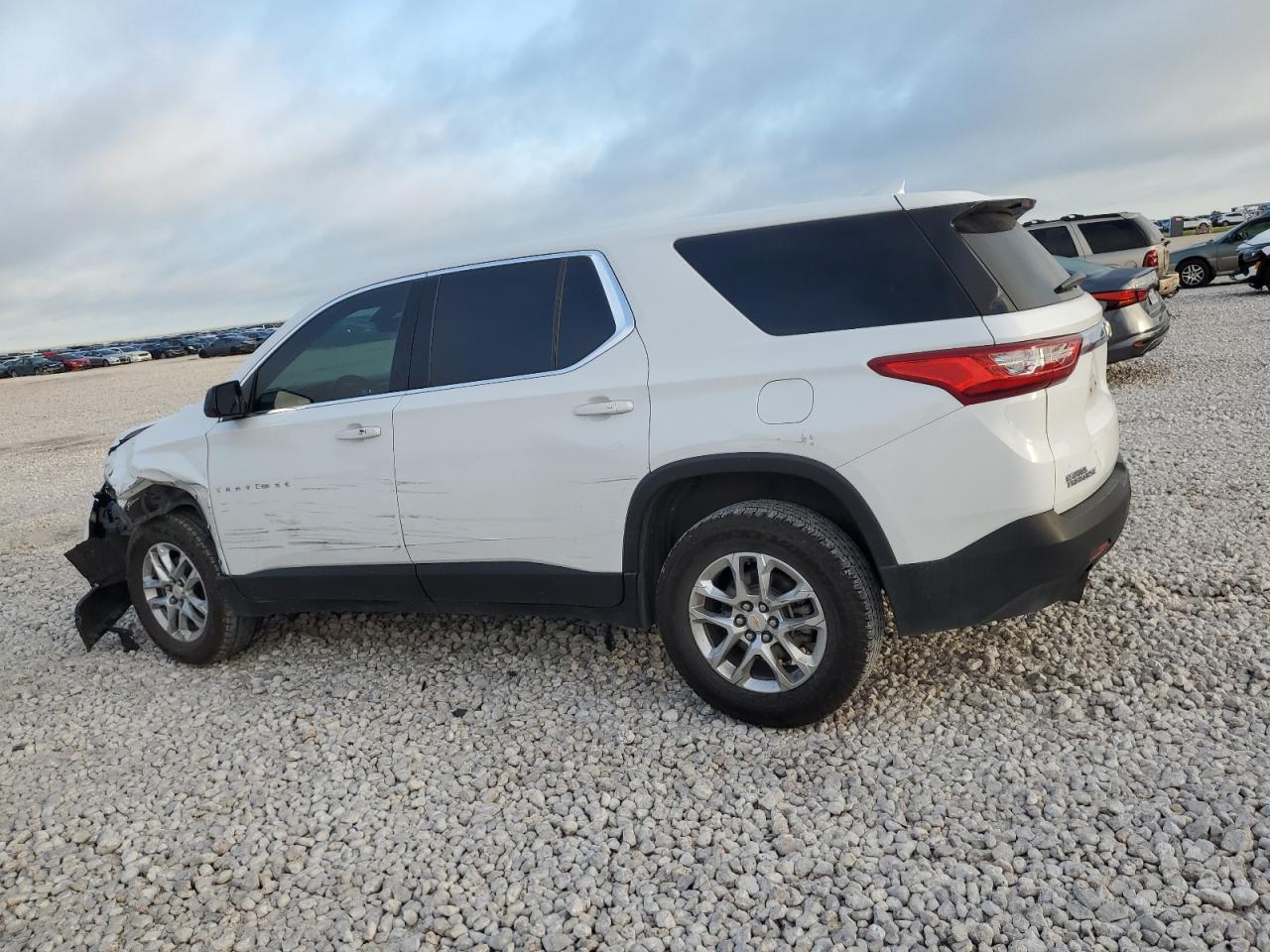 2020 Chevrolet Traverse Ls - Фото 2