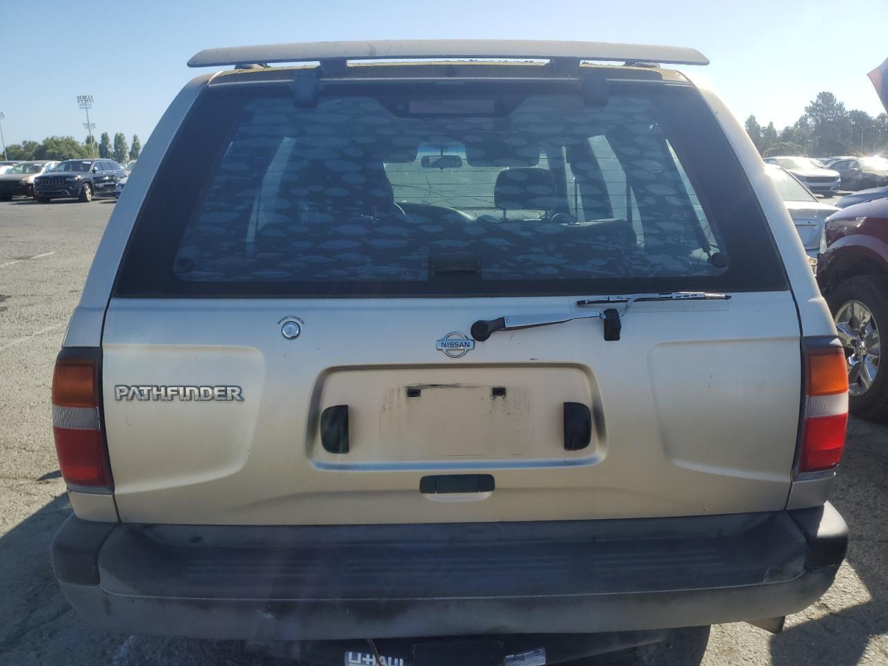 1996 Nissan Pathfinder Xe - Image 6