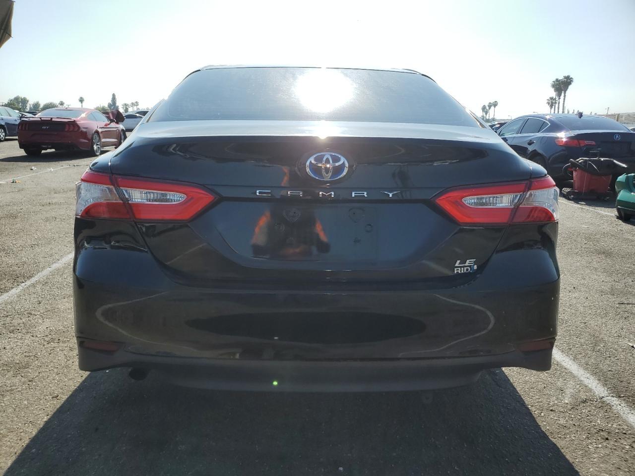 2018 Toyota Camry Le - Image 6