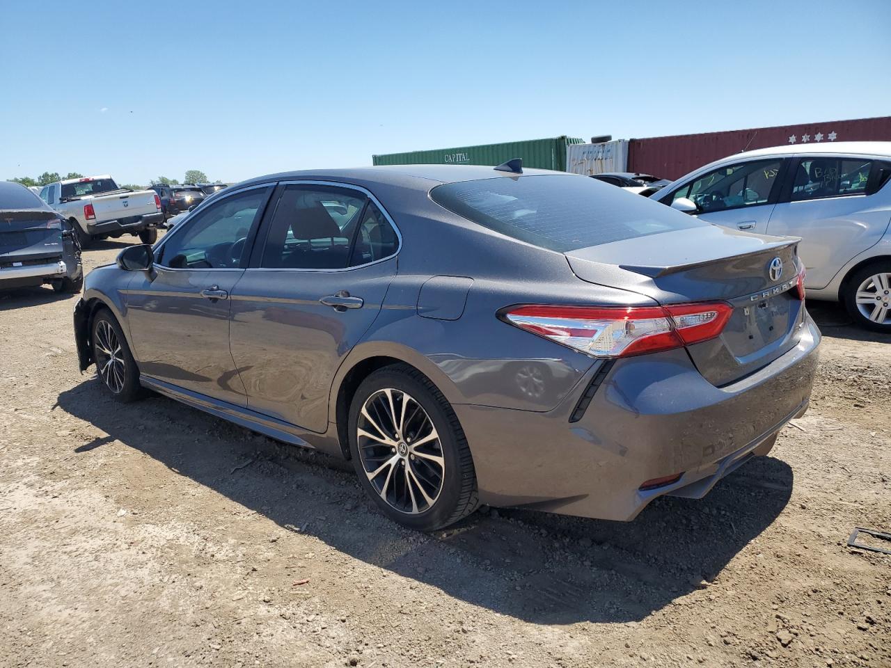 2019 Toyota Camry L - Фото 2