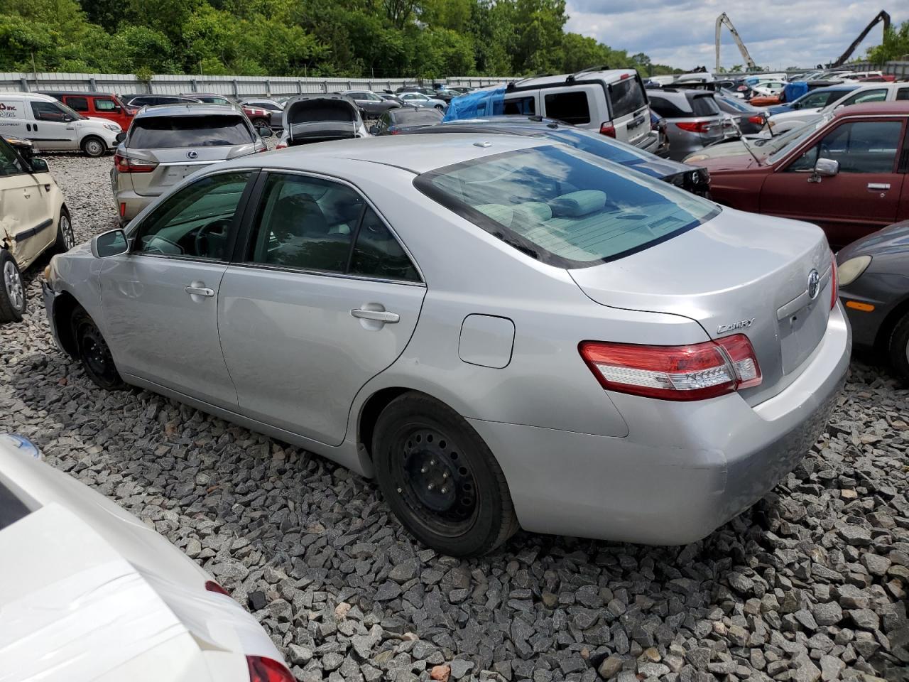 2011 Toyota Camry Base - Фото 2
