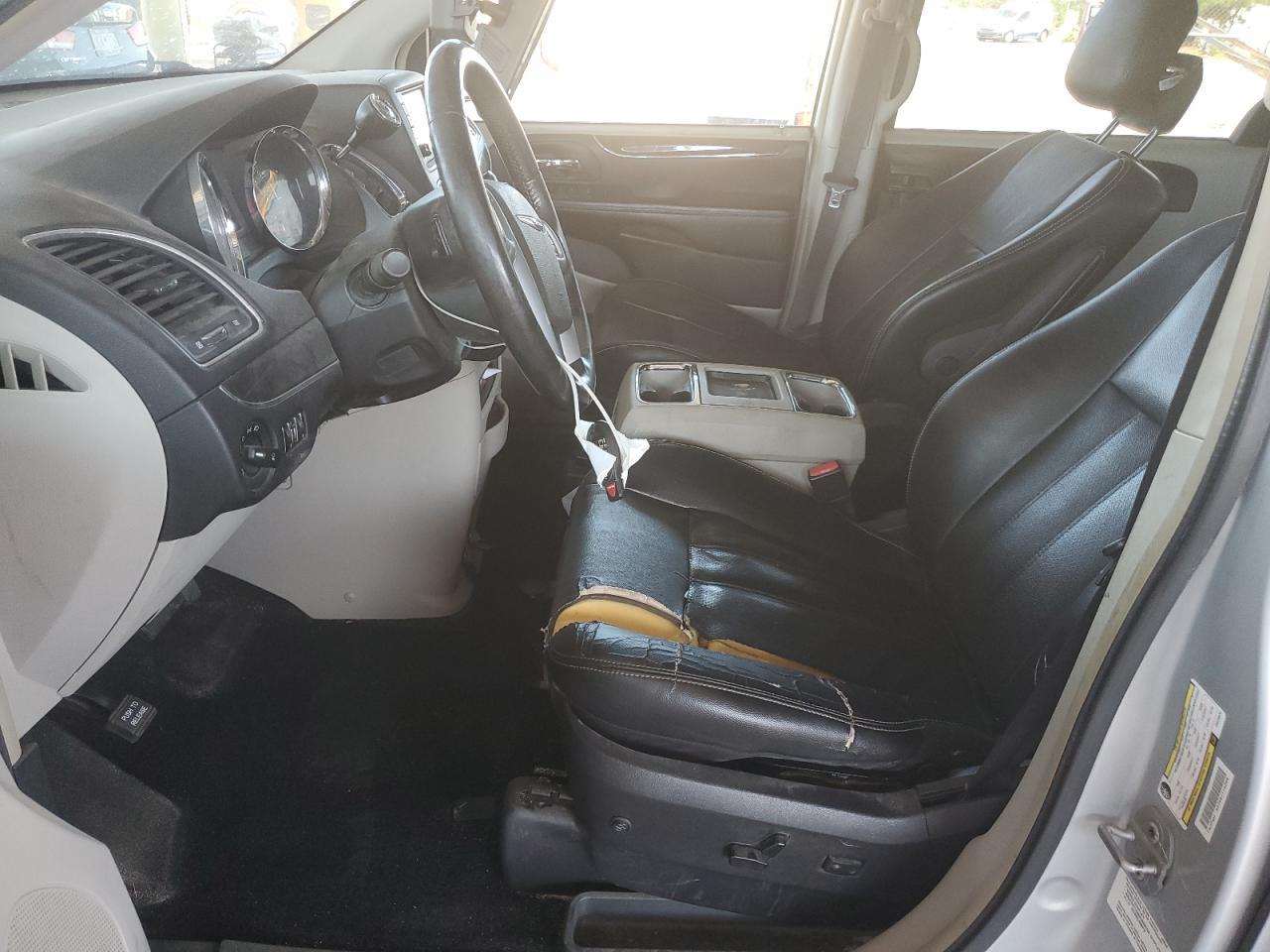 2012 Chrysler Town & Country Touring - Image 7
