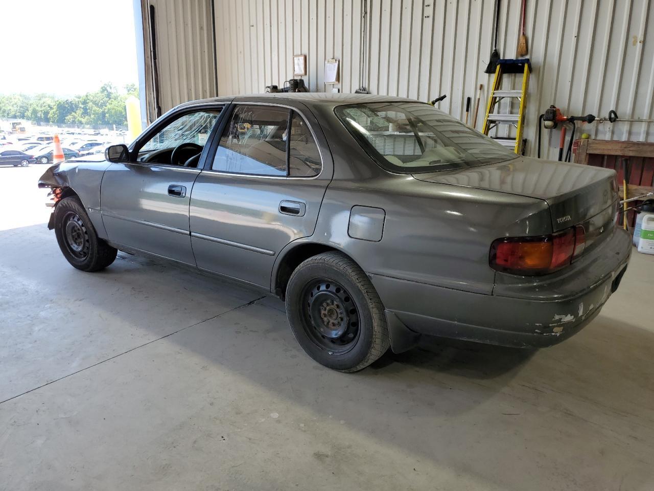 1995 Toyota Camry Le - Фото 2