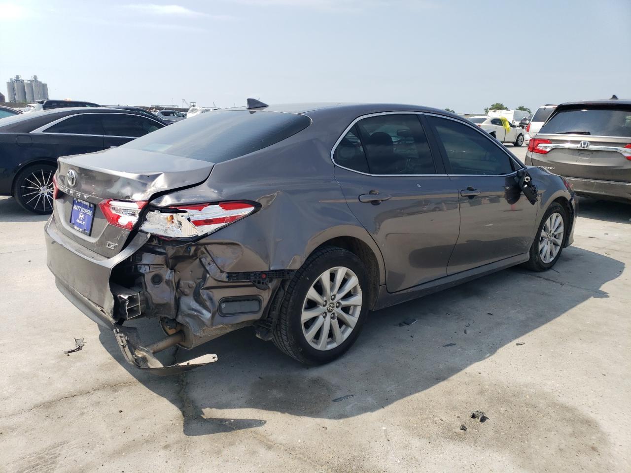 2020 Toyota Camry Le - Фото 3