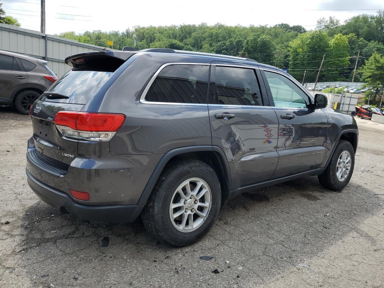 2018 Jeep Grand Cherokee Laredo - Image 3