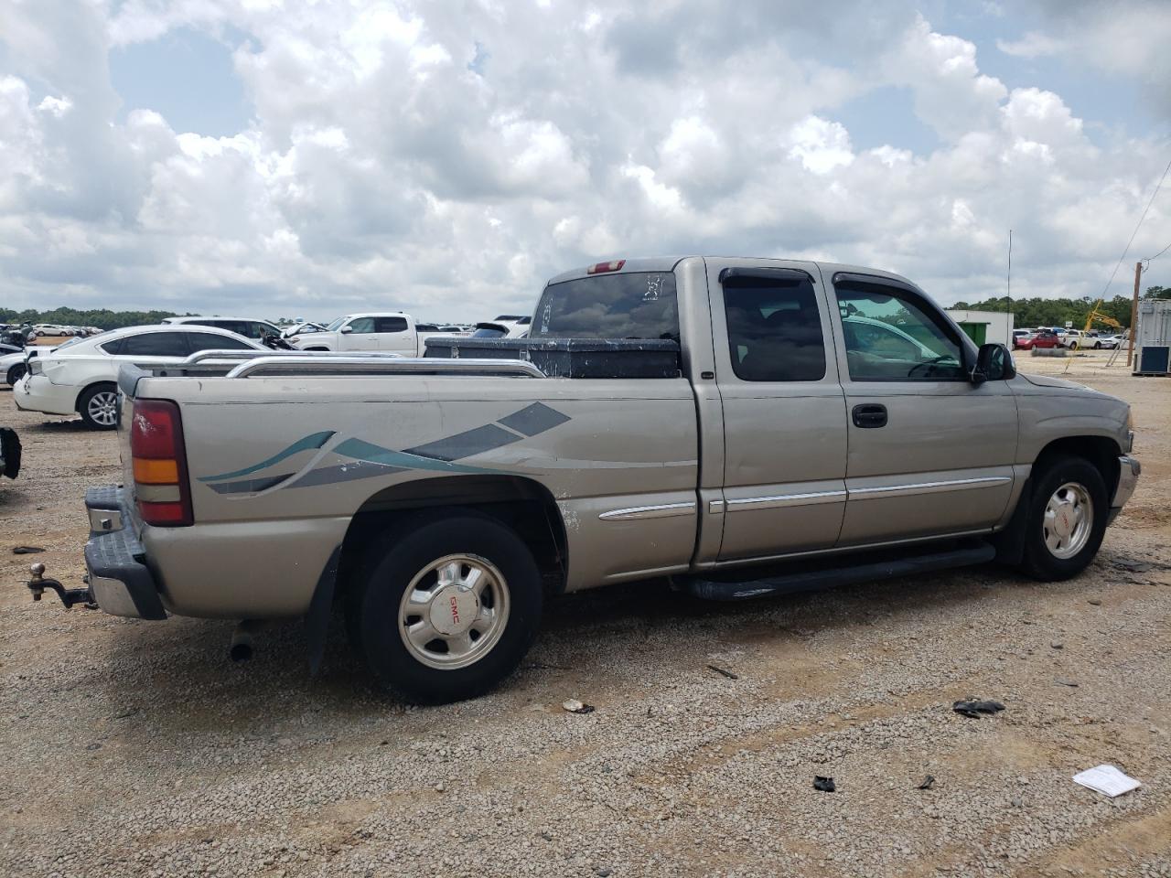 2002 GMC New Sierra C1500 - Фото 3