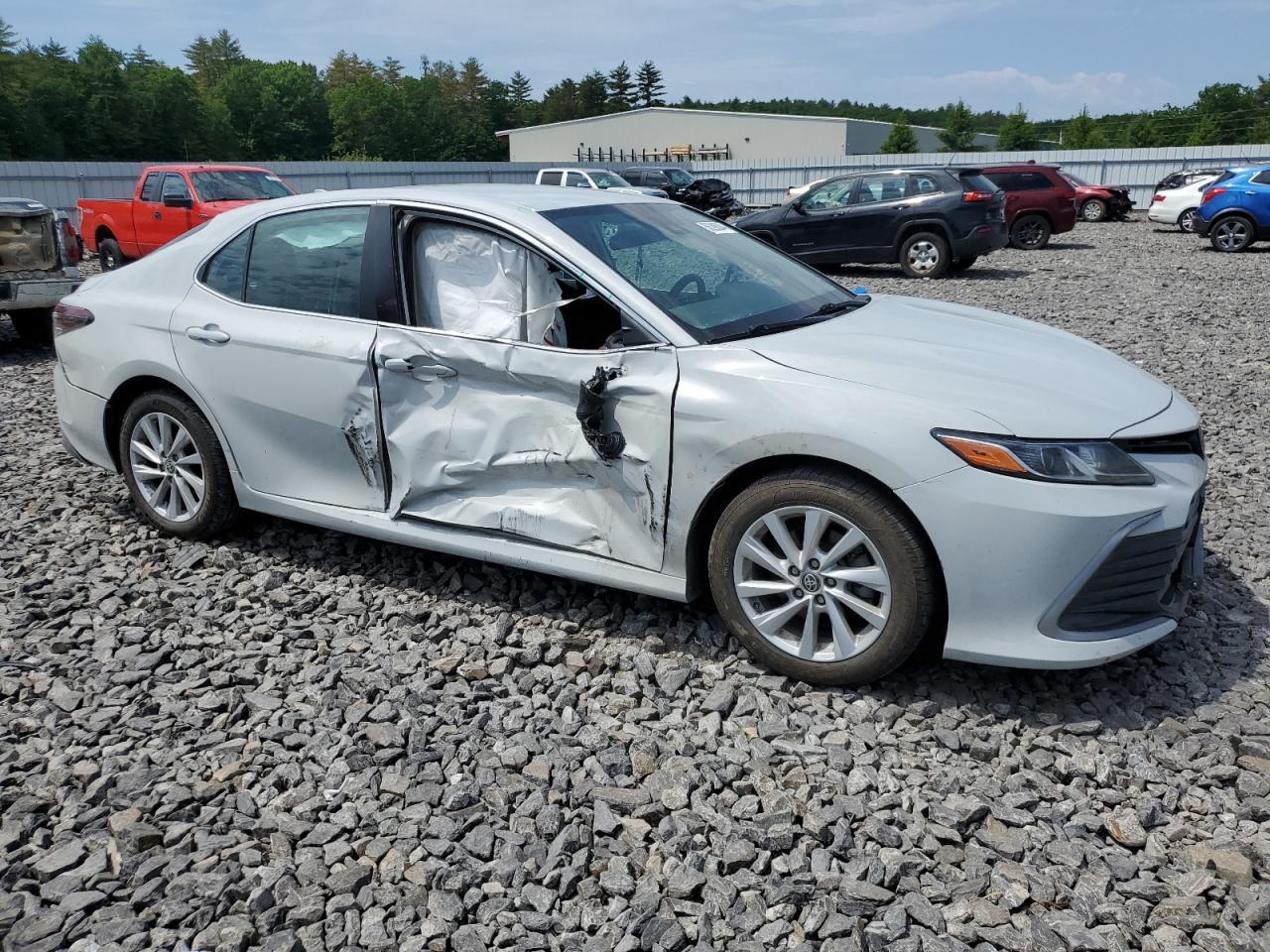 2022 Toyota Camry Le - Image 4