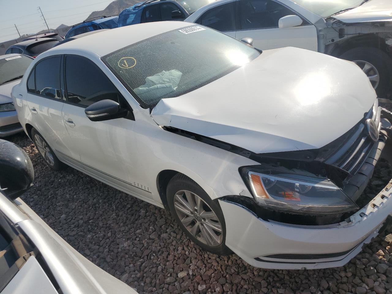 2017 Volkswagen Jetta - Фото 4