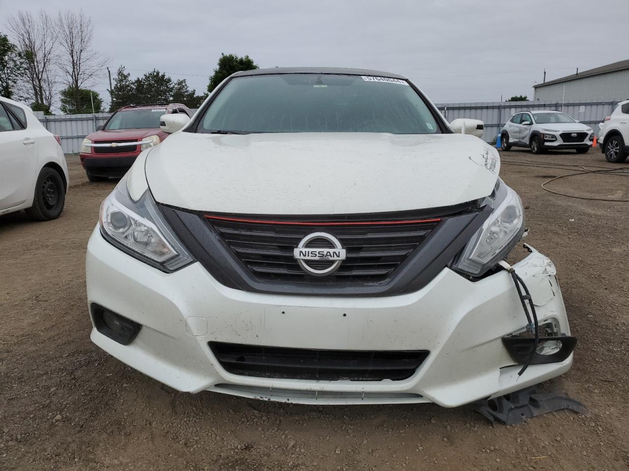 2017 Nissan Altima 2.5 - Image 5