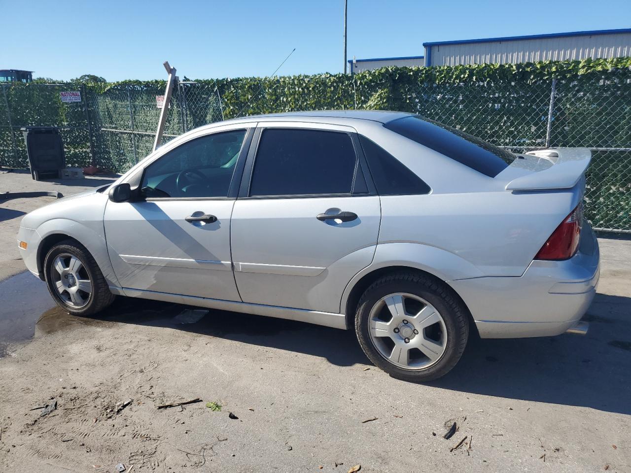 2006 Ford Focus Zx4 - Image 2