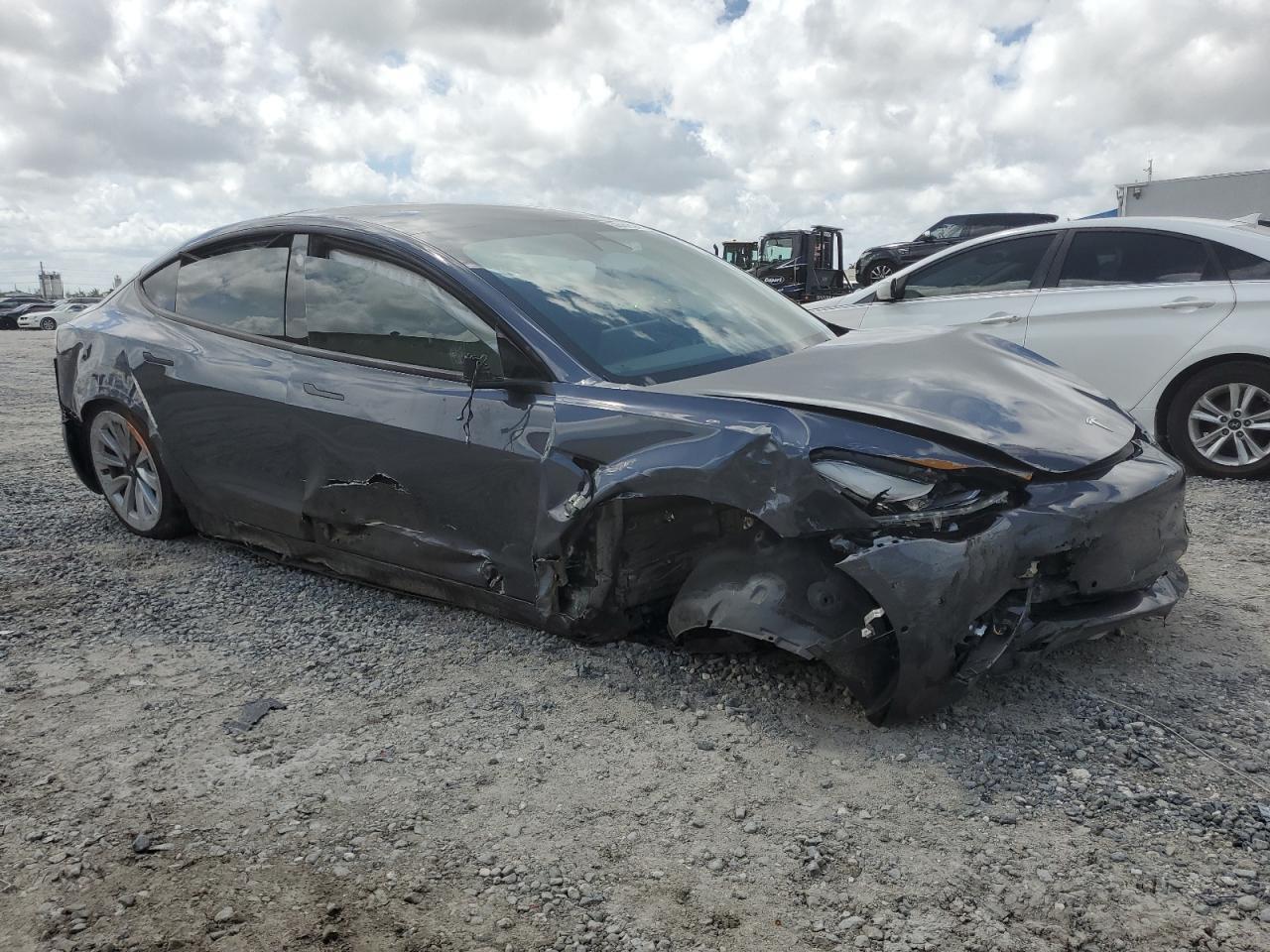 2022 Tesla Model 3 - Фото 4