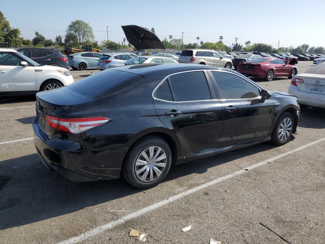 2018 Toyota Camry Le - Image 3