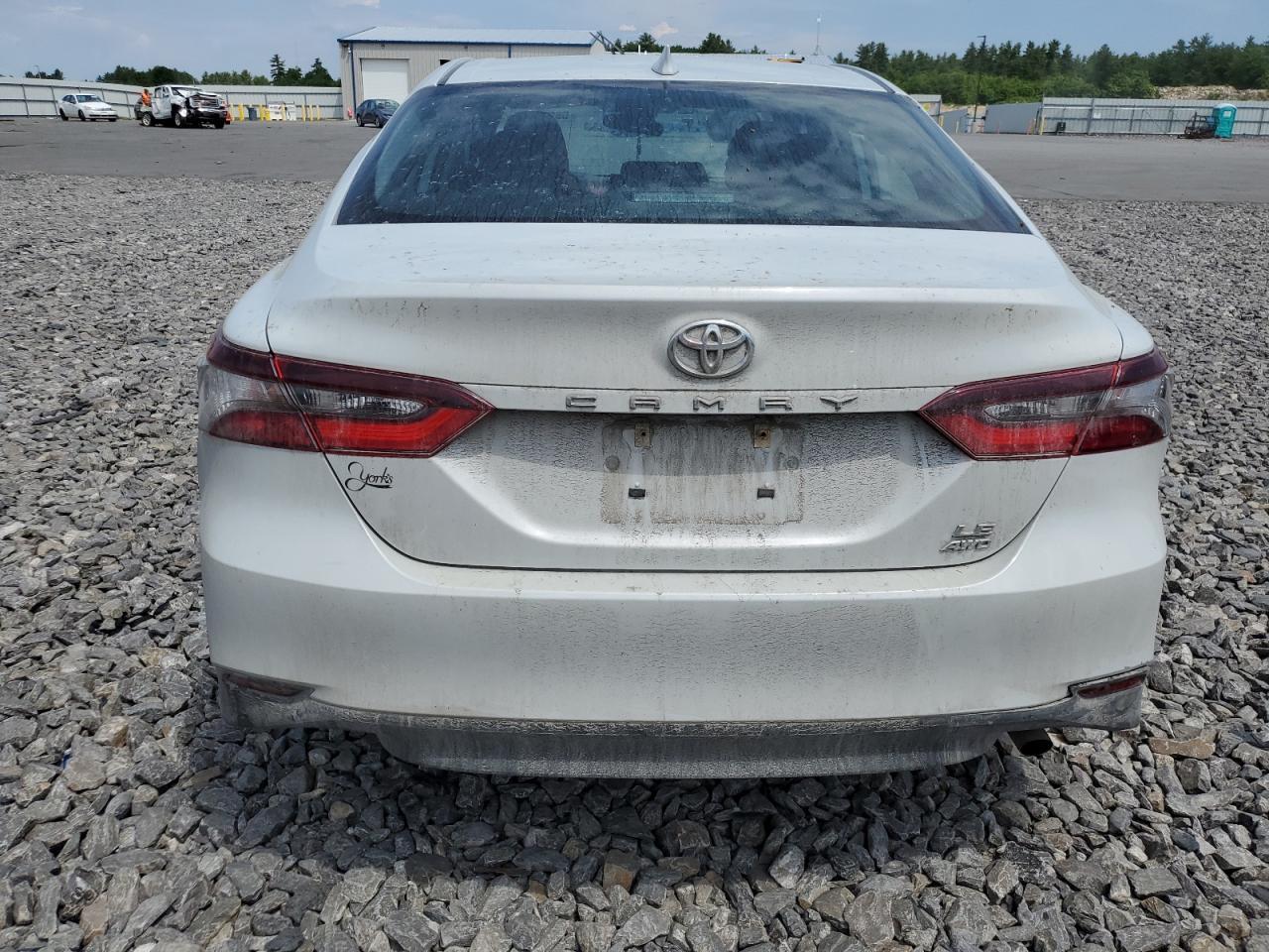 2022 Toyota Camry Le - Image 6