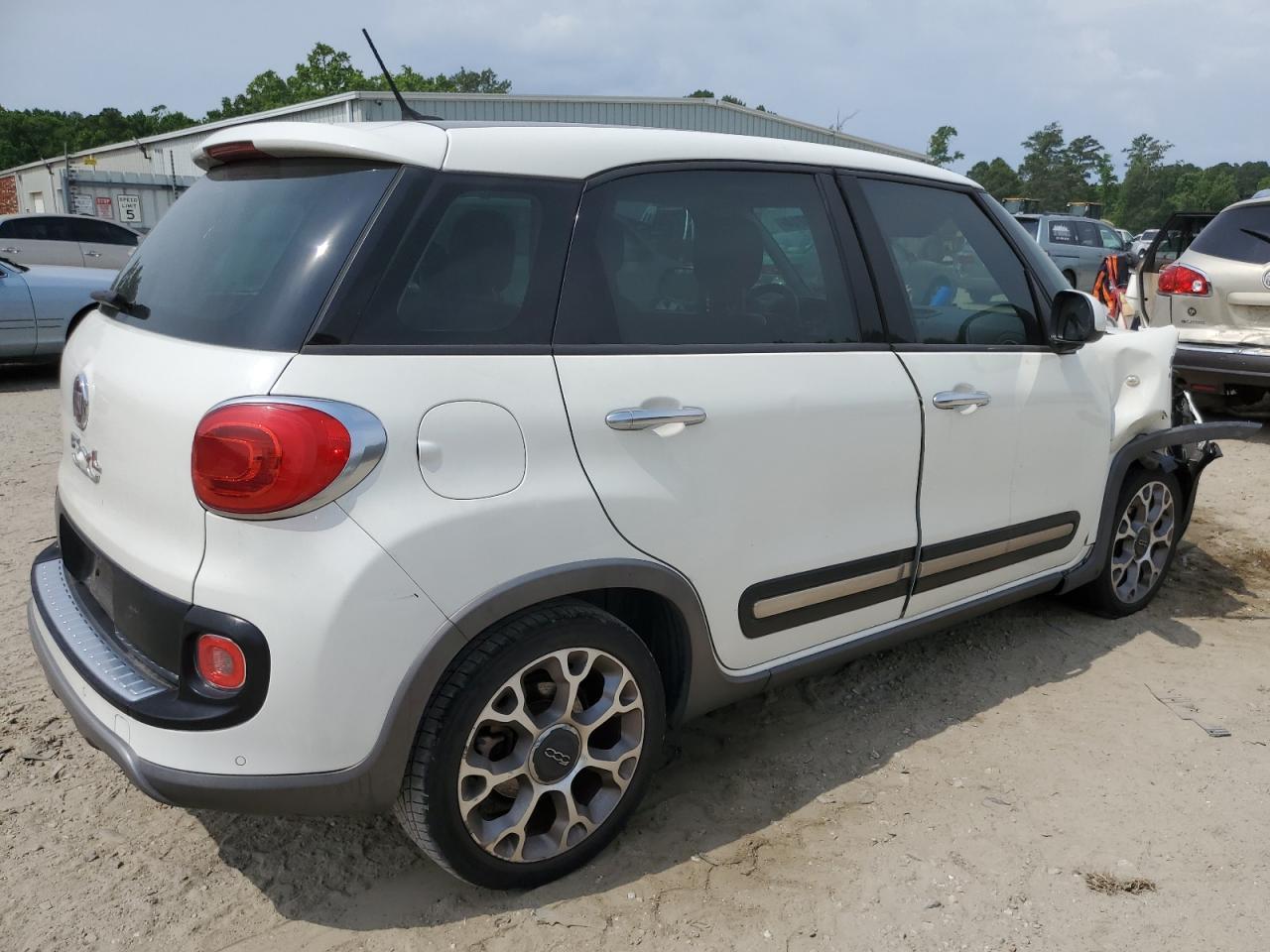 2014 Fiat 500L Trekking - Image 3
