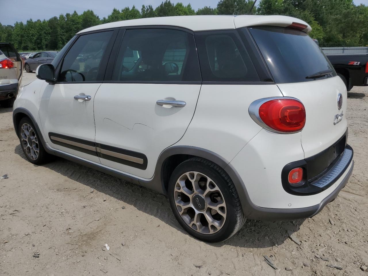 2014 Fiat 500L Trekking - Image 2