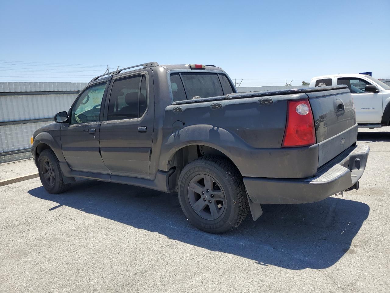2005 Ford Explorer Sport Trac - Фото 2