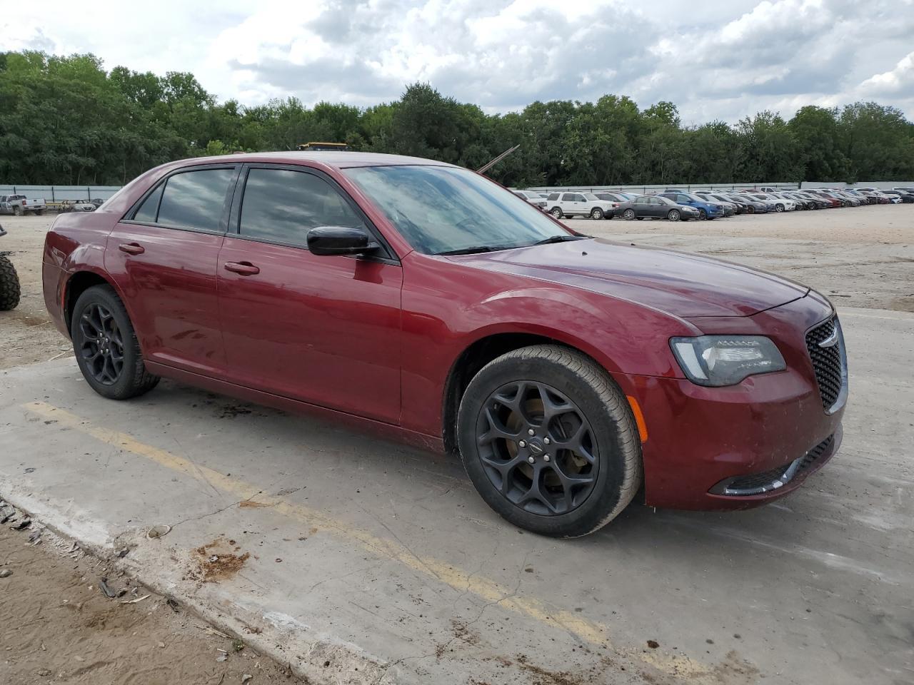 2019 Chrysler 300 Touring - Фото 4