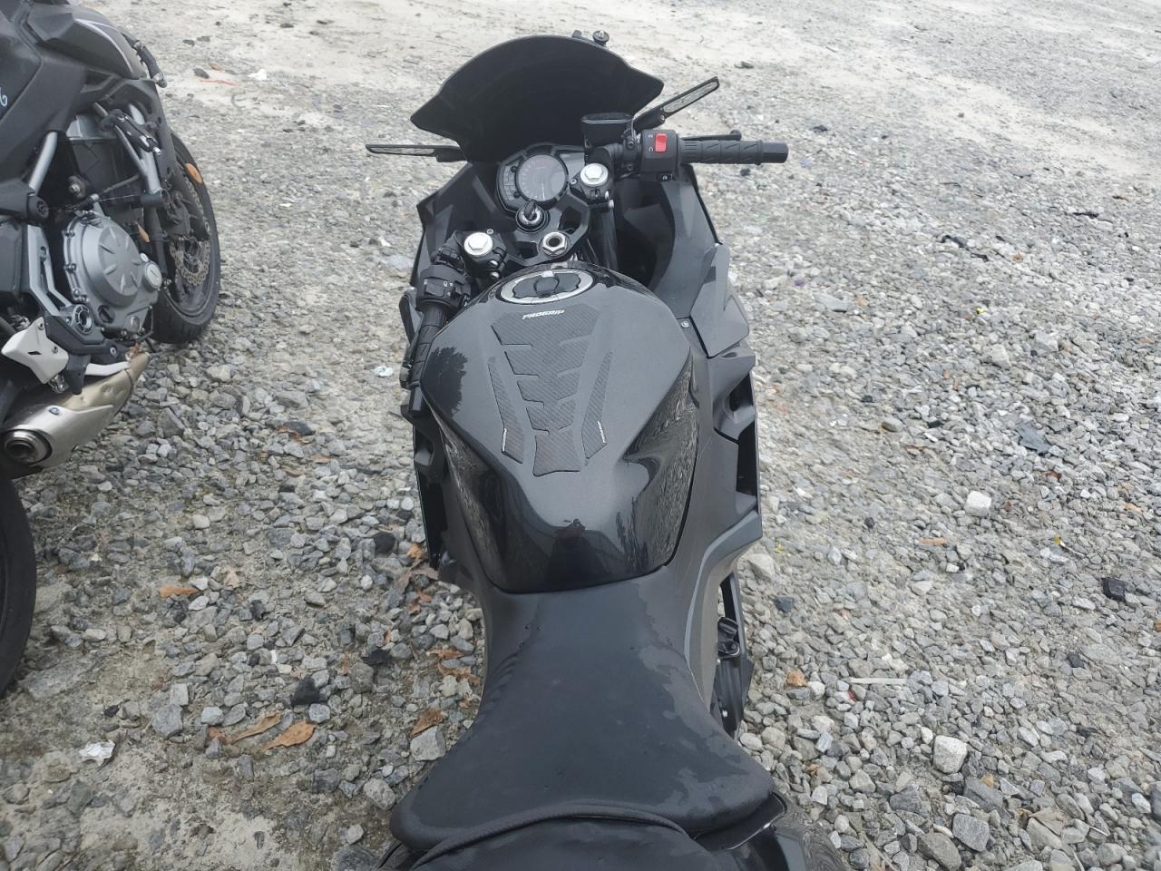 2023 Kawasaki Ninja 400 - Фото 6