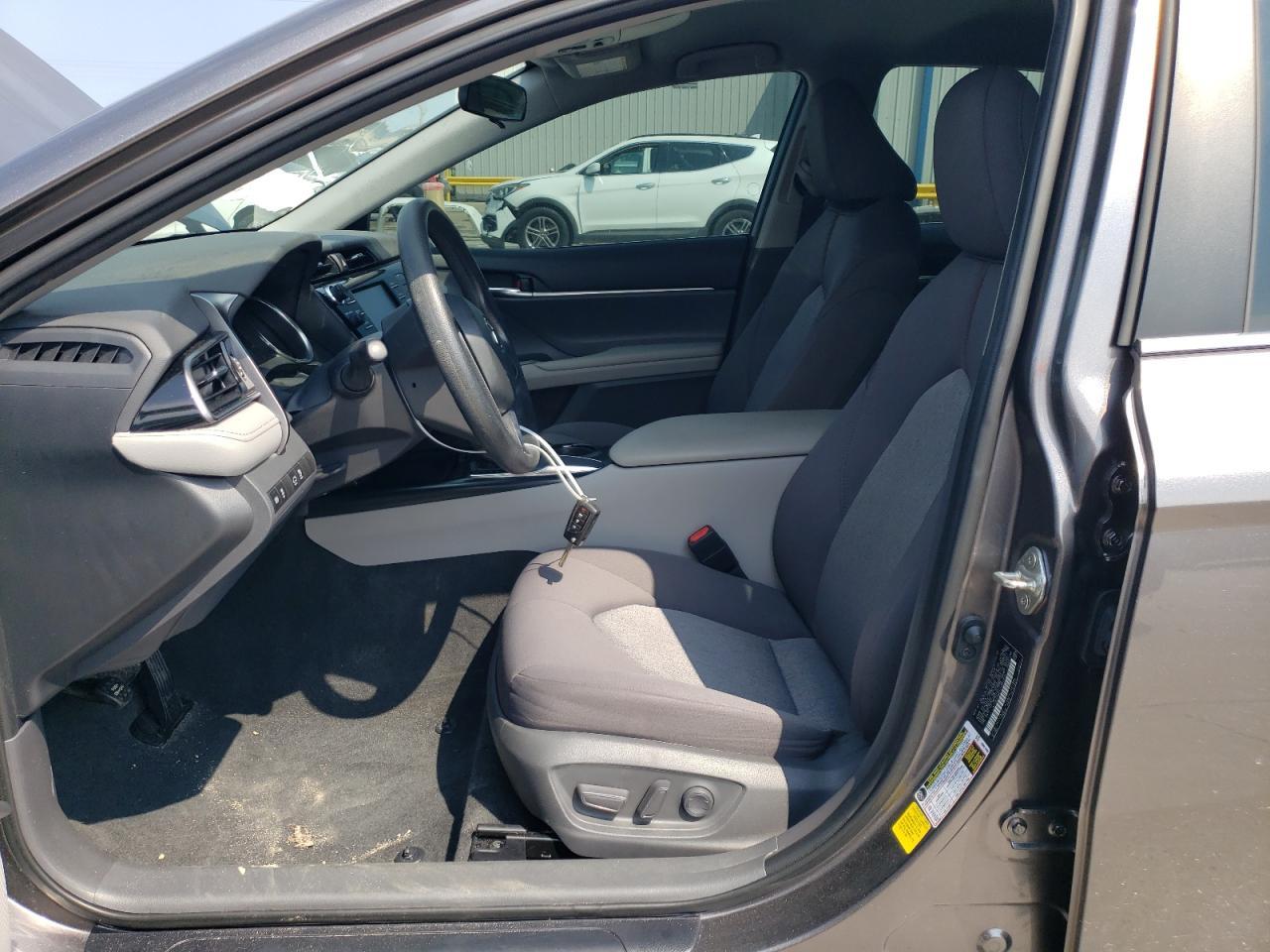 2020 Toyota Camry Le - Фото 7