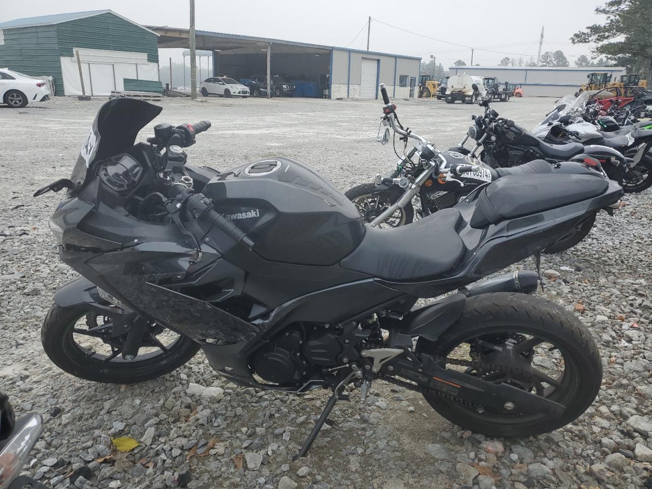 2023 Kawasaki Ninja 400 - Фото 3