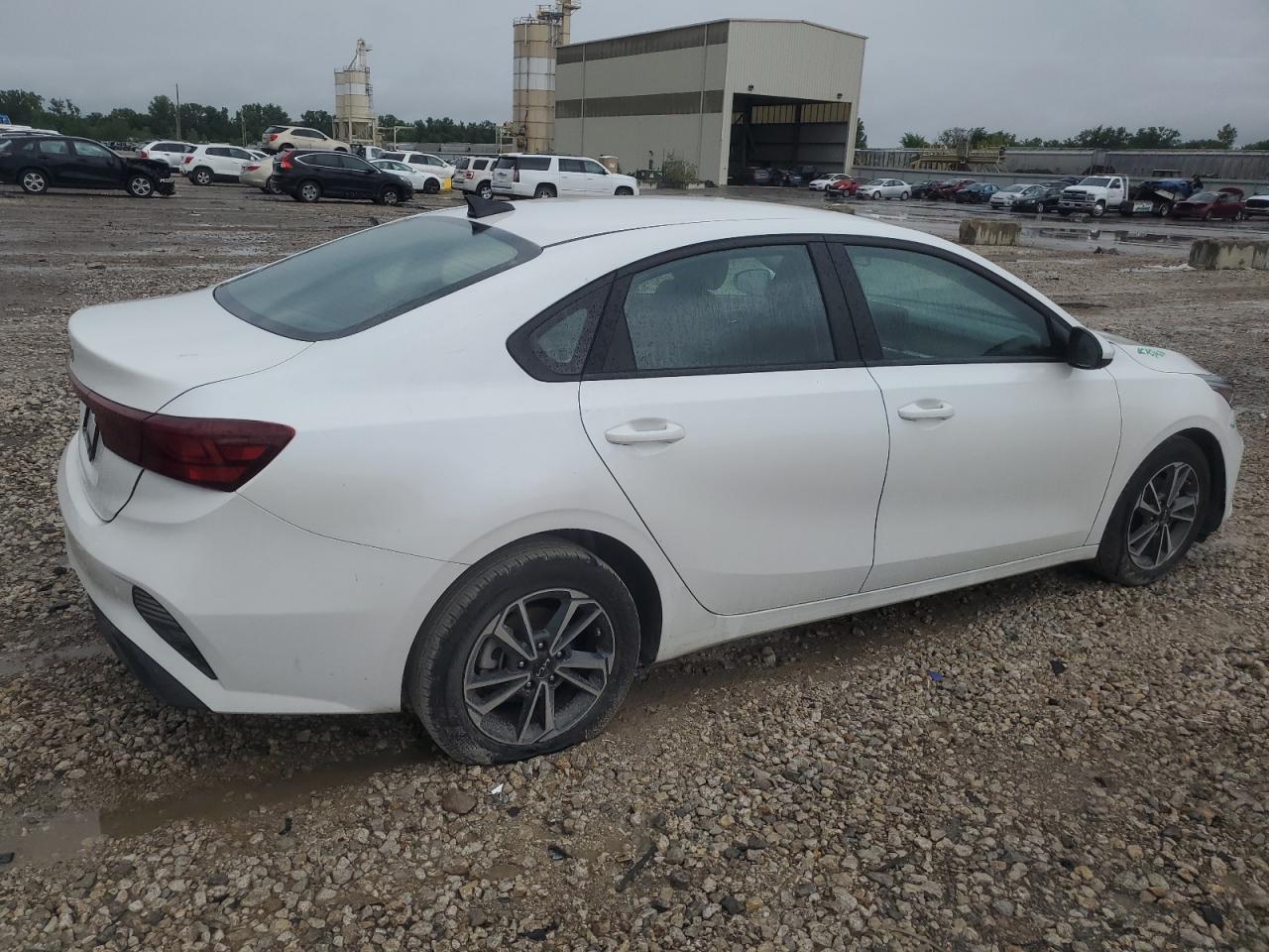 2023 Kia Forte Lx - Фото 3