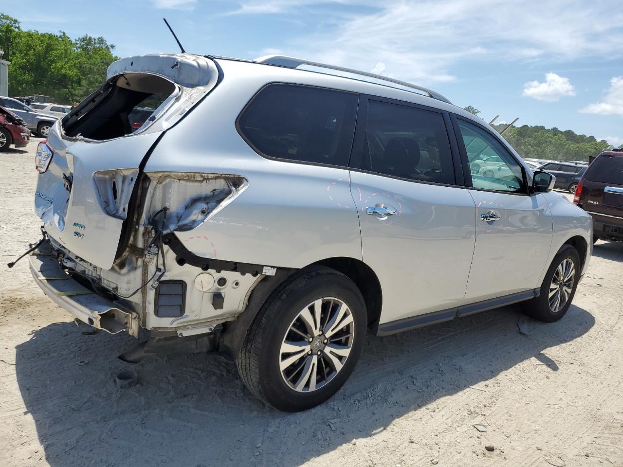 2017 Nissan Pathfinder S - Фото 3