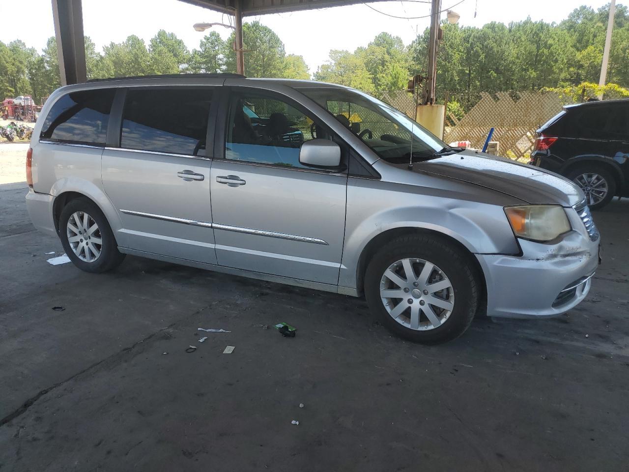 2012 Chrysler Town & Country Touring - Image 4
