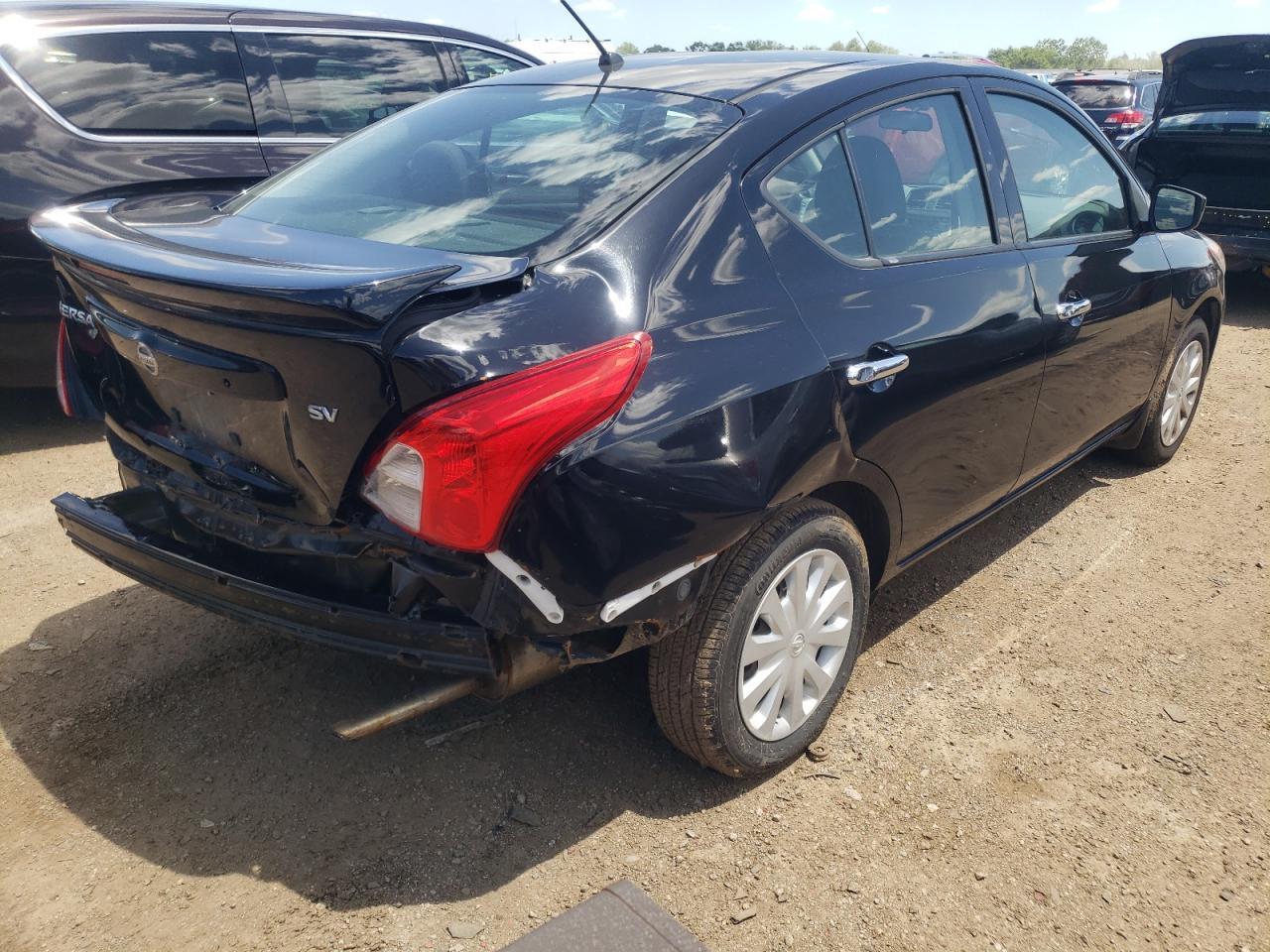 2018 Nissan Versa S - Фото 3