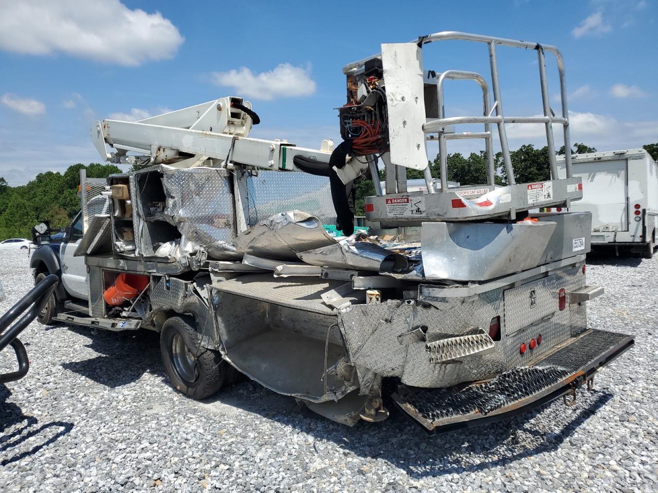 2015 Ford F550 Super Duty - Image 2