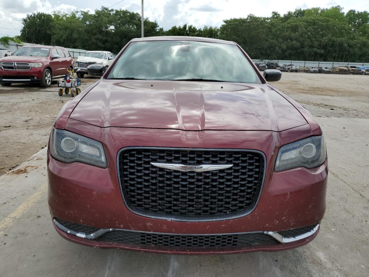 2019 Chrysler 300 Touring - Фото 5